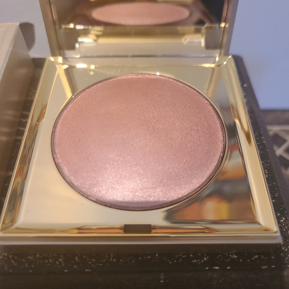 BNIB. Stila Heavens Hue Highlighter